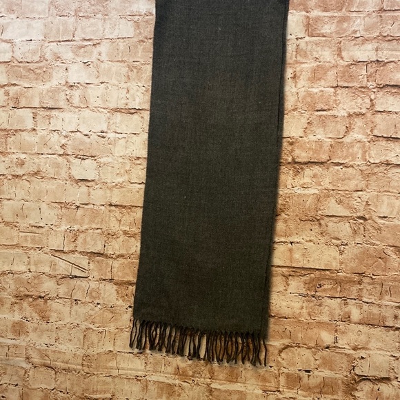 Beautiful Cashmillion Gray scarf - Picture 4 of 6